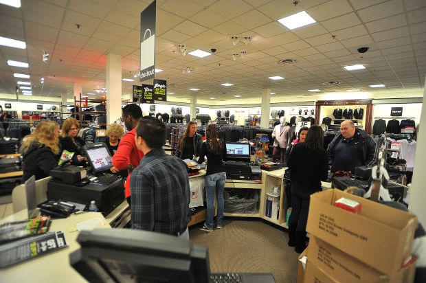 Big crowds turn out on Black Friday despite Thanksgiving store openings